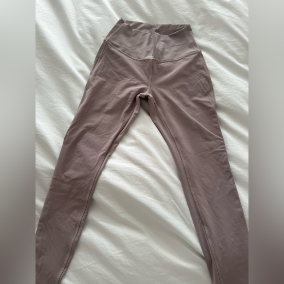 Lululemon size 6 violet verbena leggings - Picture 2 of 3